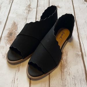 Sting-31 Qupid Black Scalloped Ballerina Sandals